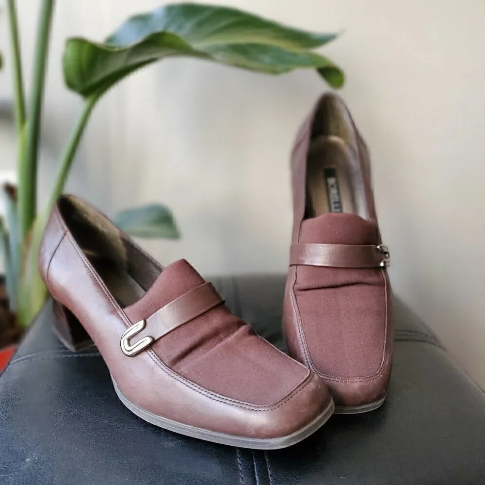 BORELLI LOAFER HEELS SIZE 10